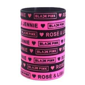Bracelets en silicone dorés personnalisables Youmigift, bracelets en caoutchouc personnalisés pour le sport et la mode avec logo - Product Image 1