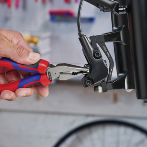 คีมอเนกประสงค์ Knipex ขนาด 6 นิ้ว ความกว้างปากคีม 1 นิ้ว ปลายหยัก เกรดอุตสาหกรรม ผลิตจากเหล็กโครเมียมวาเนเดียม - Product Image 1