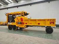 Palettes de déchets de bois contreplaqué coffrage conseil recyclage bois déchiqueteuse défrichage broyeur horizontal # woodchipper