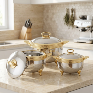 Ensemble de casseroles modernes de luxe en acier inoxydable avec revêtement émaillé et accents dorés, design rond pour cuisinières à gaz et à induction - Product Image 3