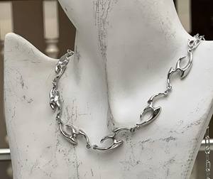 Collar de clavícula de sensación de gama alta de Estilo Vintage para hombres y mujeres Metal en forma de regla con cadena de eslabones Street Hip-hop Trend - Product Image 1