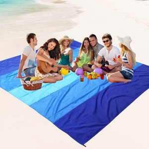 Tapis de plage antidérapant en polyester KB OEM, accessoires de plage, tapis de pique-nique, couverture compacte de camping, tapis extra large imperméable avec piquets - Product Image 4