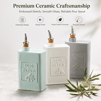 Bouteille distributrice d'huile d'olive en céramique rectangulaire personnalisée, bouteille de vinaigre avec bouchon et bec verseur en métal, fournisseur en gros OEM ODM