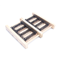 En stock grattoir à chaussures plat en bois pour le nettoyage de bottes d'extérieur avec logo personnalisé