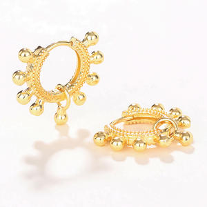 Orecchini a Cerchio Placcati Oro con Design a Sfera, Orecchini a Perno in Lega alla Moda, Gioielli Unisex di Tendenza per l'Uso Quotidiano - Product Image 6