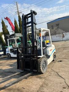 Montacargas Komatsu Usado en Japón, 3 Toneladas, 3 Mástiles, 6m de Altura, Diésel, Modelos FD30, FD25, FD50, en Venta - Product Image 4