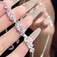Nouveau bracelet à breloques fleur de glycine pour femme, breloque souriante exquise entièrement pavée de diamants, en alliage de zinc, polyvalent et haut de gamme