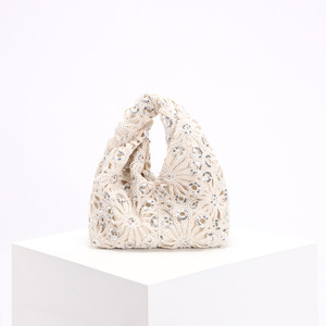 Bolso de hombro de ganchillo con lentejuelas plateadas y diseño calado, estilo playero con volantes y empalmes, elegante para vacaciones - Product Image 1