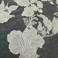 Tissu en dentelle brodée de fleurs de roses blanches fantaisie pour mariage avec paillettes