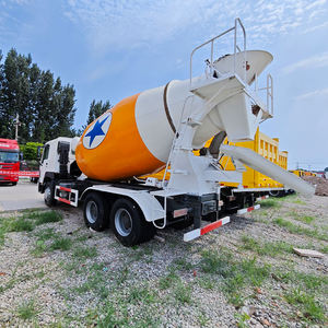 Camion malaxeur à béton Sinotruk HOWO 6X4 de 10 mètres cubes - Product Image 3