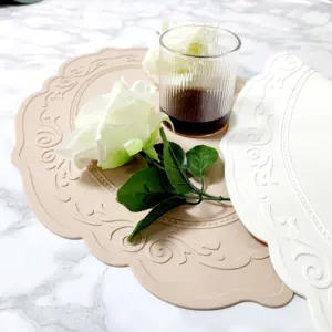 2024 Thiết Kế Mới Chất Lượng Cao Non-Slip Chịu Nhiệt Cấp Thực Phẩm Silicone Placemat Cho Bàn Ăn Tối Giản Biểu Tượng Tùy Chỉnh