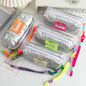 Estuche <span class=keywords><strong>de</strong></span> Lápices Acolchado Plateado <span class=keywords><strong>de</strong></span> Gran Capacidad al por Mayor, Bolsa <span class=keywords><strong>de</strong></span> Almacenamiento <span class=keywords><strong>de</strong></span> Tela <span class=keywords><strong>para</strong></span> Estudiantes, <span class=keywords><strong>Adolescentes</strong></span>, Oficina, Aula, Bolsa <span class=keywords><strong>de</strong></span> <span class=keywords><strong>Maquillaje</strong></span> - Product Image 3