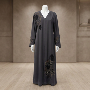 Abaya élégante en organza gris anthracite brodée de fleurs - Product Image 2