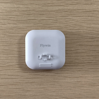 Appareils électroniques Flywin utilisés pour localiser les objets perdus en utilisant le système de positionnement global ou le réseau de communication cellulaire