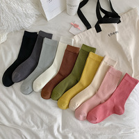 Chaussettes mi-mollet pour femmes en couleur bonbon, polyvalentes pour l'automne et l'hiver, chaussettes longues tendance à rayures verticales de couleur unie
