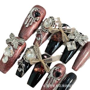 Shen Ji เล็บมือปลอมสีแดง, มีฮู้ดสำหรับขับขี่สไตล์ฝรั่งเศสดวงตาของแมวทำเล็บมือแบบบาโรกแบบมีตา - Product Image 5