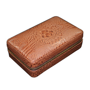 Humidor à cigares portable de voyage - Étui de rangement pour cigares en <span class=keywords><strong>cuir</strong></span> de crocodile de qualité supérieure avec doublure en cèdre, fermeture éclair sécurisée et plusieurs compartiments - Product Image 4