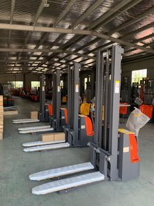 Promo Panas 2025 EVERLIFT Baru 1.5Ton/3307lb Electric Pallet Stacker <span class=keywords><strong>3000</strong></span>-3500mm Heli Self Lift Stacker <span class=keywords><strong>Forklift</strong></span> untuk Gudang - Product Image 6