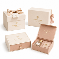 Boîte d'emballage de luxe personnalisée en carton rigide avec ruban, dorée à chaud, pour bijoux et parfums
