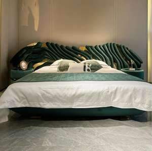 Lit de mariage en laiton design italien de taille King Size Mobilier de maison de luxe Ensemble de lits pour chambre à coucher Lit double en tissu nubuck - Product Image 1