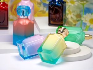 Flacone Spray per Profumo in Vetro <span class=keywords><strong>da</strong></span> 100ml con Fondo Quadrato e Parte Superiore Irregolare, Disponibile in Vari Colori Personalizzabili - Product Image 6