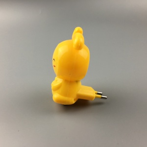 Veilleuse LED W097 Lapin Cartoon Mini en ABS, Lumière Blanche Chaude, Design Moderne, 0.6W, 110V/220V, à Brancher pour Chambre à Coucher - Product Image 4