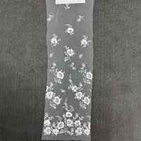 GCW-QSU120971-101 Tissu en dentelle de tulle blanc avec appliques florales 3D et broderie de sequins pour studio de couture de créateurs