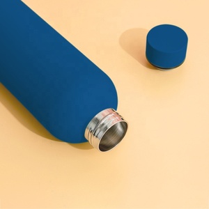 Botella de Agua Aislada al Vacío de Acero Inoxidable de 500ml/750ml, Aislamiento de 6-12 Horas, Segura para Agua Hirviendo, con Agarre Ergonómico - Clásica - Product Image 4