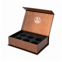 Boîte cadeau rigide en bronze avec motif crocodile en relief, avec insert en mousse pour cadeau de luxe