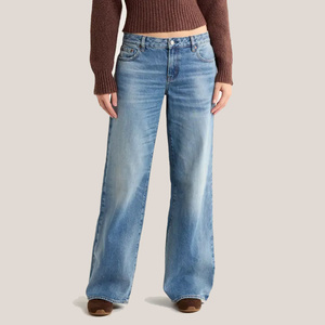 Jeans baggy taille haute avec détails usés et coupe ample sur les cuisses, conçus pour les femmes, mode urbaine et confort tout au long de la journée - Product Image 6