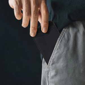 Carteras Bifold de Lujo Minimalistas de Cuero Genuino con Tarjetero Desplegable y Soporte para AirTag - Product Image 6