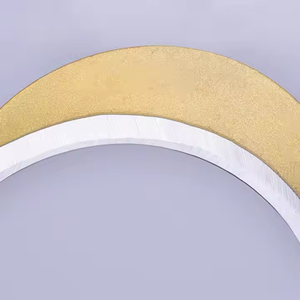 Falce da taglio in acciaio Manganese a gomito lungo dorato con manico in legno - Product Image 6