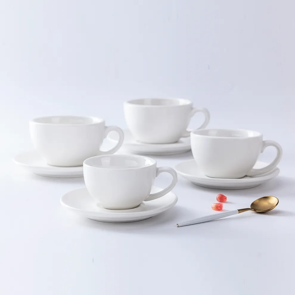 ShengJing LOGO personalizzato tazza bianca in ceramica e piattino Set tazza da caffè in porcellana per ristorante dell'hotel Cafe