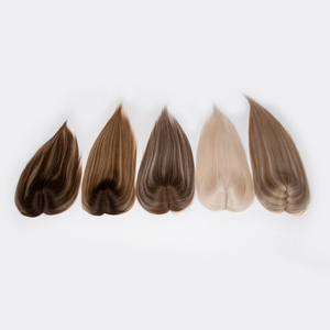 Extensions de cheveux naturels européens Remy blonds personnalisés 5x3 pouces, ondulations profondes, avec frange, densité 130%, base en dentelle et PU, nouées à la main, à clipser - Product Image 4