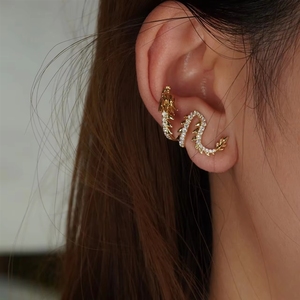 ซินฟลาย แฟชั่น ต่างหูทองคำแท้ 18K รูปทรงมังกร น้ำหนัก 0.42 กะรัต งานสั่งทำพิเศษ - Product Image 4