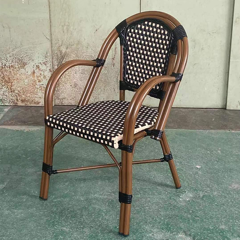 Chaise Imi-bambou, blanche et rouge