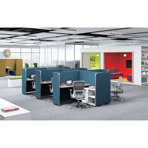 Poste de travail de bureau modulaire convertible en bois moderne avec cloison en panneaux alvéolaires, 8 places/personnes, configurations de 2 à 6 places - Product Image 1