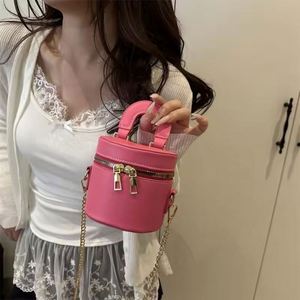 Bolso de Hombro Casual de Lujo para Mujer al por Mayor, Mini Bandolera Tipo Cubo con Cadenas Elegantes y Hermosas, Correa Única y Cierre de Cremallera - Product Image 3