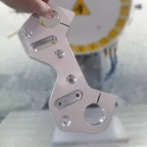 Custom Tree Lenk klemme Teil Präzision Cnc 6061 7075 T6 Billet Aluminium Triple Clamp Bearbeitung Cnc Für Motorrad rennen