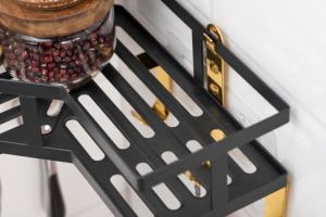 Étagère de rangement d'angle de cuisine en métal en forme de triangle, panier mural avec crochets adhésifs pour cuisine moderne de luxe et salle de bain - Product Image 3