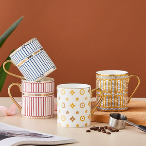 Mug en céramique de style nordique de luxe avec poignée dorée et bordure dorée, compatible lave-vaisselle et micro-ondes, cadeau d'affaires - Product Image 2