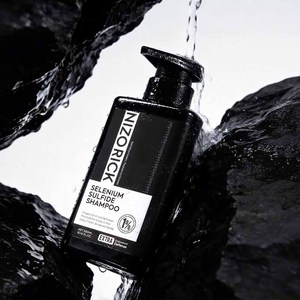 Shampoo Antiforfora OEM/ODM con <span class=keywords><strong>Solfuro</strong></span> <span class=keywords><strong>di</strong></span> <span class=keywords><strong>Selenio</strong></span> per il Trattamento dei Capelli, Personalizzabile con il Tuo Marchio - Product Image 1