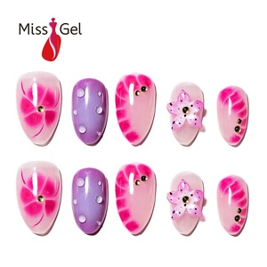 Vente en gros de faux ongles en acrylique brillants en forme d'amande, courts, à coller, avec logo personnalisé, 32 pièces - Product Image 1