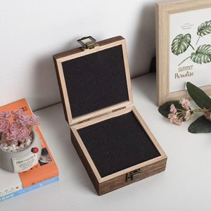 Caja cuadrada vintage de madera de Paulownia con tapa abatible y cierre para embalaje de joyas y antigüedades 10x10x5cm - Product Image 3