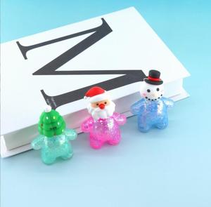Jouet souple anti-stress à rebond lent en forme de bonhomme de neige, sapin de Noël, Père Noël et renne, en maltose à paillettes et sequins - Product Image 3