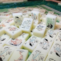 Tuiles de Mahjong Américaines de Luxe Gravées en Acrylique Simple Couche, Ensemble de Mahjong Personnalisé, Tuiles de Mahjong Illustrées Fantaisie avec Étui
