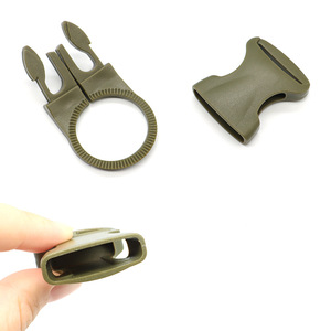 Boucle de bouteille d'eau tactique d'extérieur, 25 mm, vert militaire, crochet multifonctionnel pour ceinture en sangle, pour sac à dos de randonnée - Product Image 1