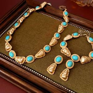 Set di Gioielli Vintage in Rame e Zircone, Bracciale, Orecchini e Collana, Stile Retrò di Lusso per Donna - Product Image 3