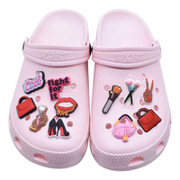 Breloques personnalisées pour chaussures pour femmes et filles, ensemble de pin's imperméables en PVC sur le thème du maquillage, cadeaux tendance pour le bureau et le quotidien