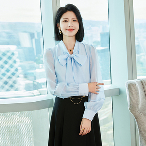 <span class=keywords><strong>เสื้อ</strong></span>เชิ้ตผู้หญิงสไตล์ญี่ปุ่นสีฟ้า ผ้าไหม ผูกโบว์ที่คอ ลายดอกไม้ ติดกระดุม  แบบเป็นทางการ แขนทรงโคมไฟ สำหรับฤดูร้อน - Product Image 5